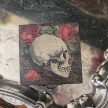 Load image into Gallery viewer, Skull Trinket Box
